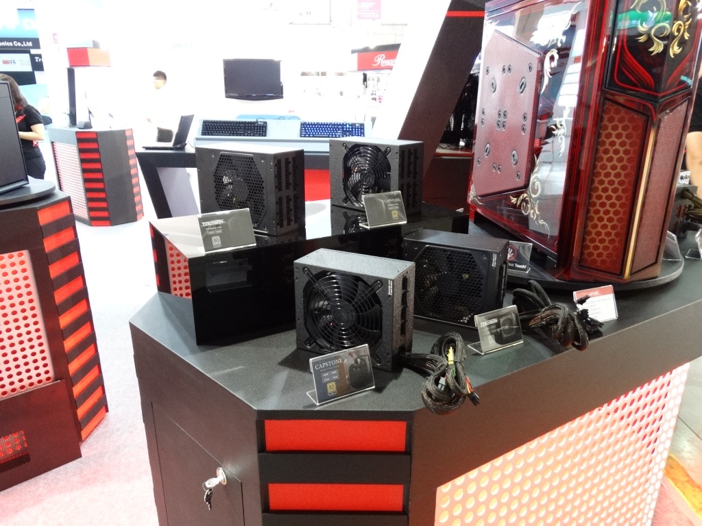 rosewill computex booth 2013 (9)