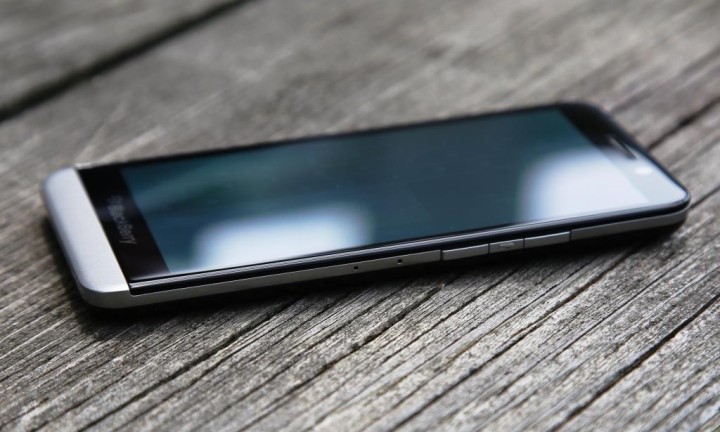 BlackBerry Z30 Review - Smartphone Without Competition | Technology X